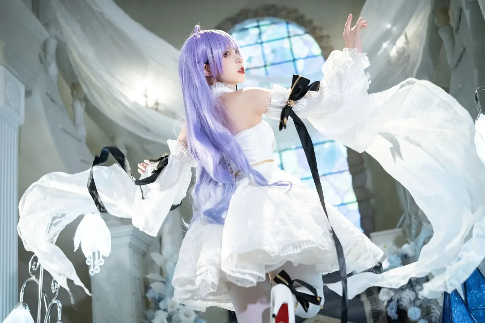 【独角兽cos】纯白洋装与紫发，诠释二次元梦幻感 - 第 1 张