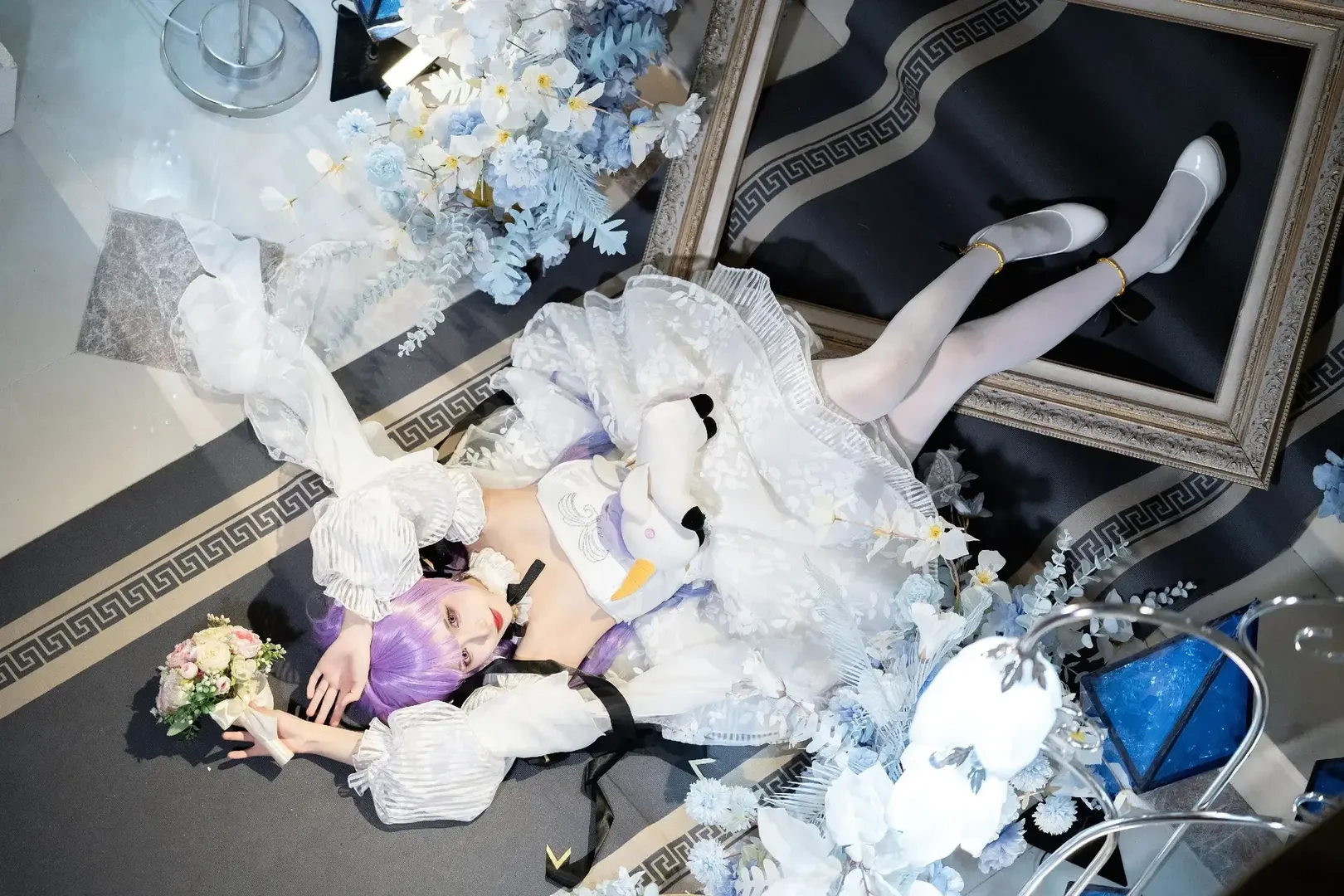 【独角兽cos】纯白洋装与紫发，诠释二次元梦幻感 - 第 3 张