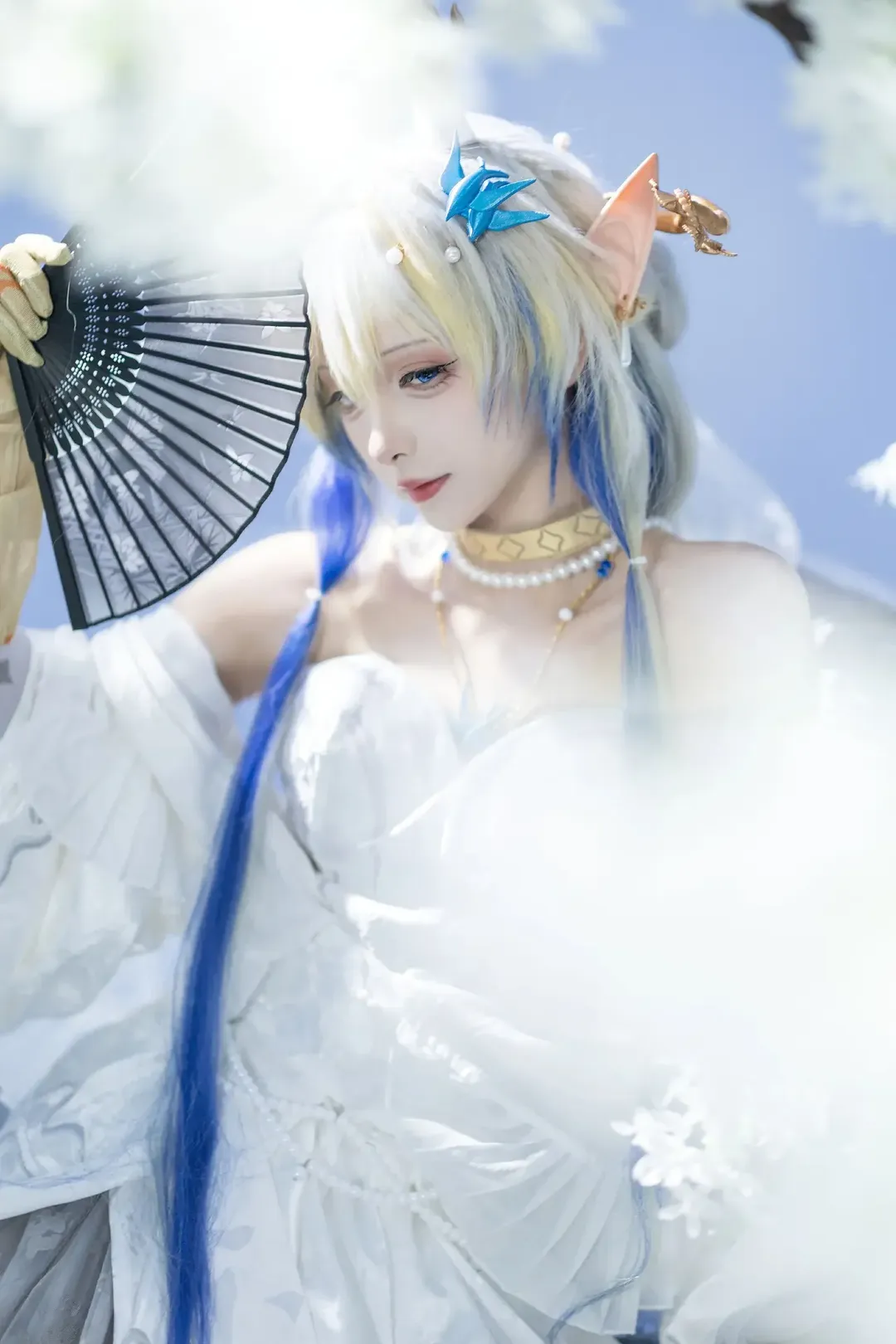 【黍cos】明日方舟音律聯覺青空下的白花與藍羽 - 第 1 張