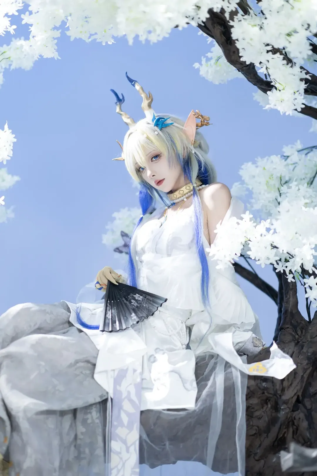 【黍cos】明日方舟音律聯覺青空下的白花與藍羽 - 第 4 張