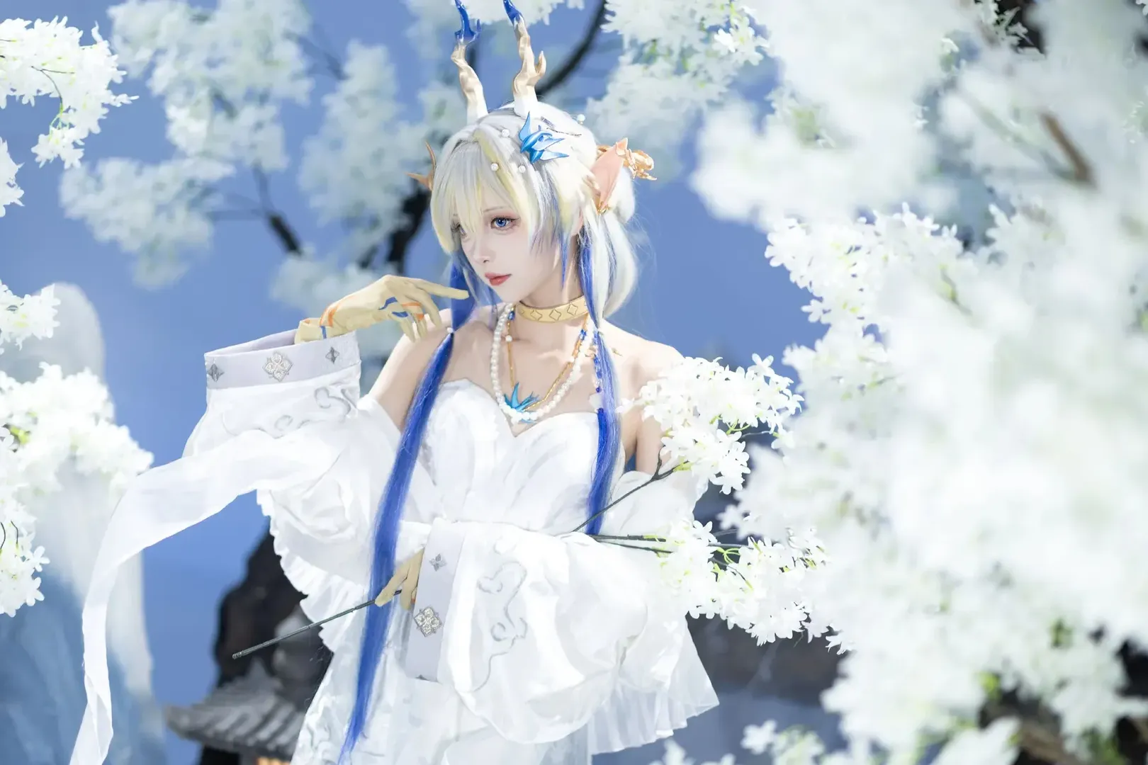 【黍cos】明日方舟音律聯覺 優雅白藍金仙氣造型 - 第 2 張