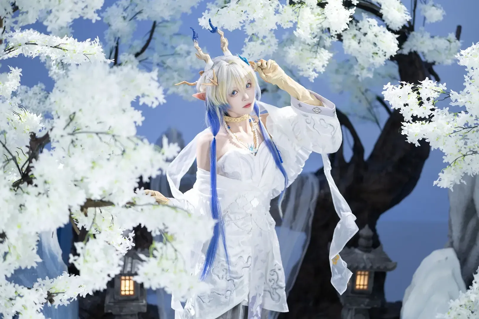 【黍cos】明日方舟音律聯覺 優雅白藍金仙氣造型 - 第 4 張