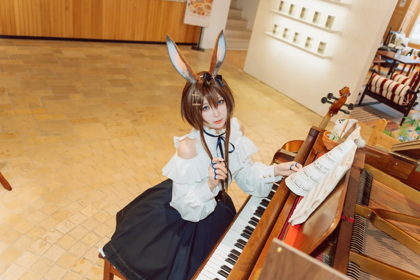 【阿米婭cos】明日方舟兔耳少女的鋼琴日常 - 第 2 張