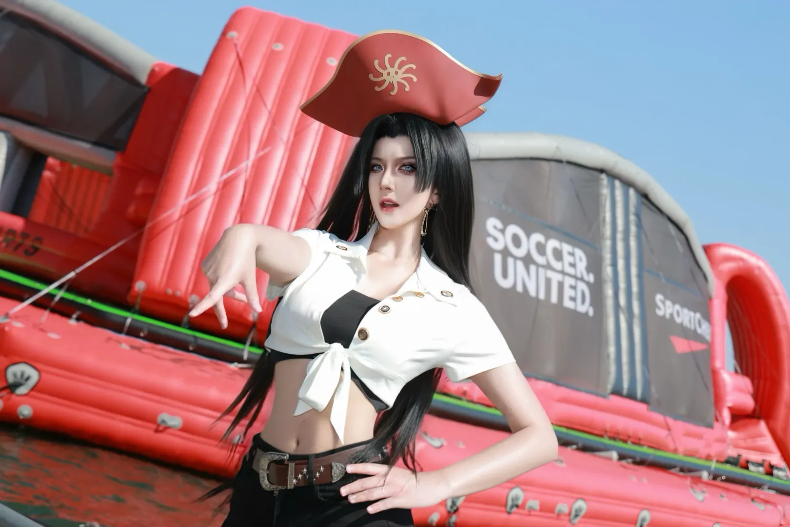 【女帝汉库克cos】海贼王女帝降临美加墨世界杯场外 - 第 2 张