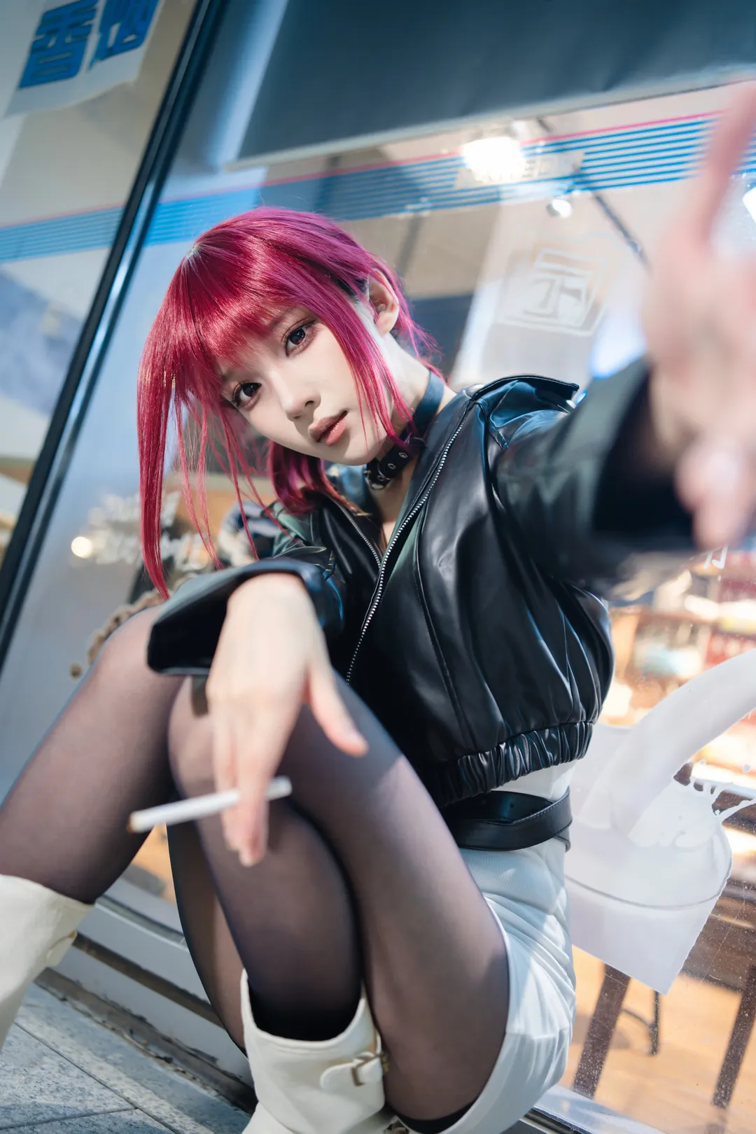 【山田小姐cos】躲在超市后门抽烟的街头风写真 - 第 1 张