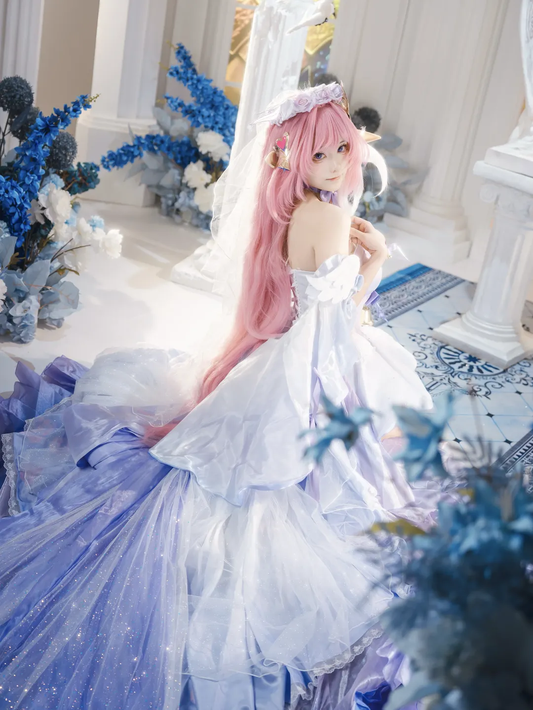 【爱莉希雅cos】崩坏3花间颂歌，在光影中还原少女的梦幻世界 - 第 1 张