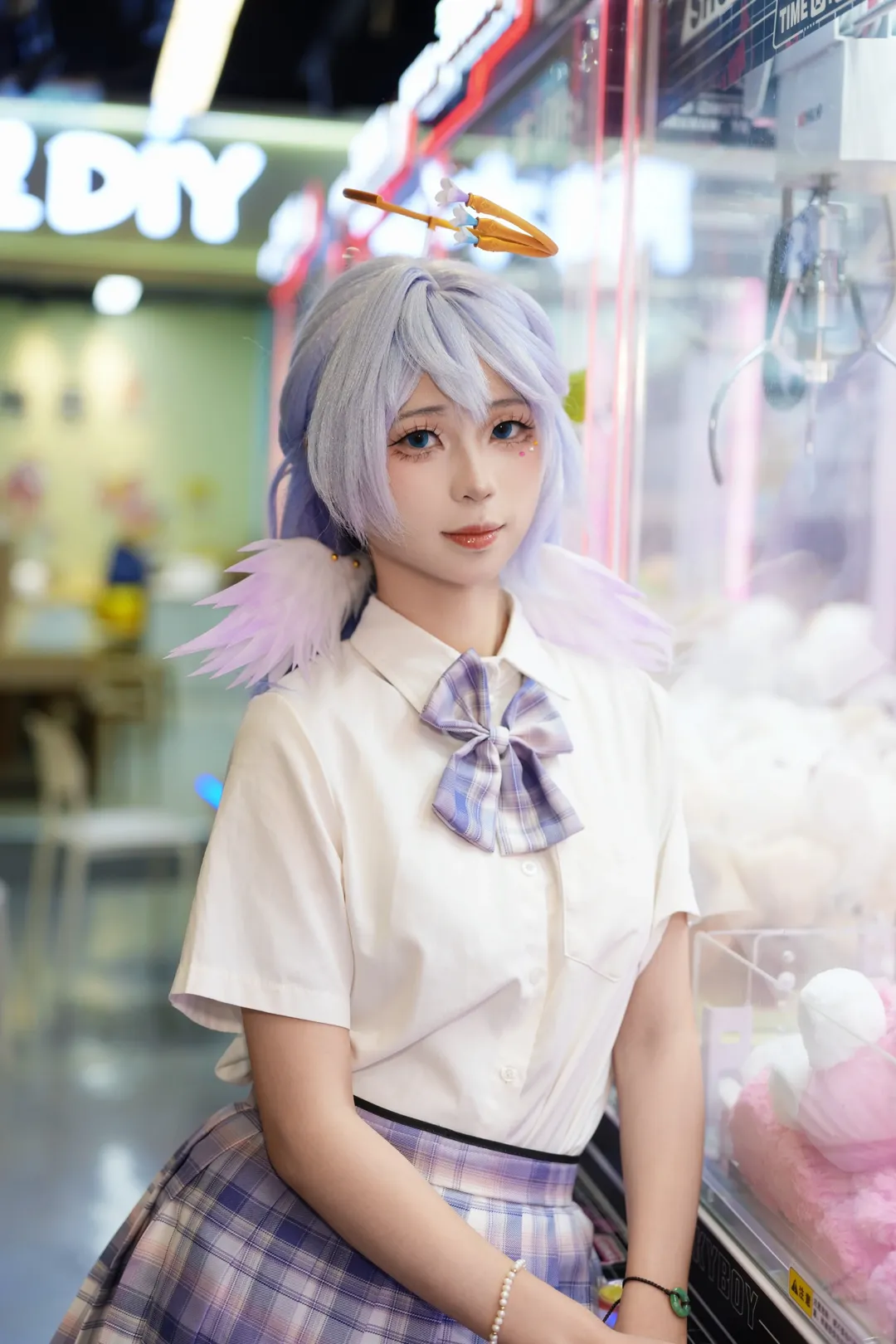 【知更鳥cos】在娃娃機前捕捉崩壞星穹鐵道里的靈動瞬間 - 第 2 張