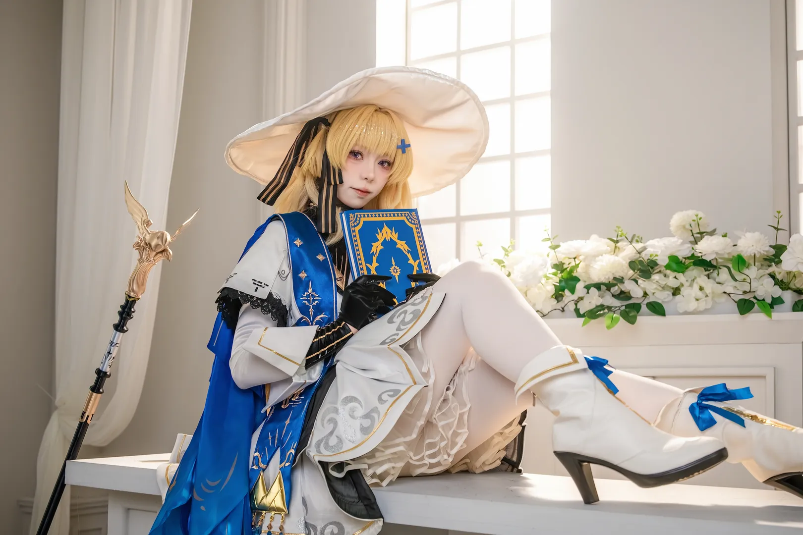 【菲比cos】鸣潮菲比，白蓝金配色与魔法书的优雅碰撞 - 第 3 张