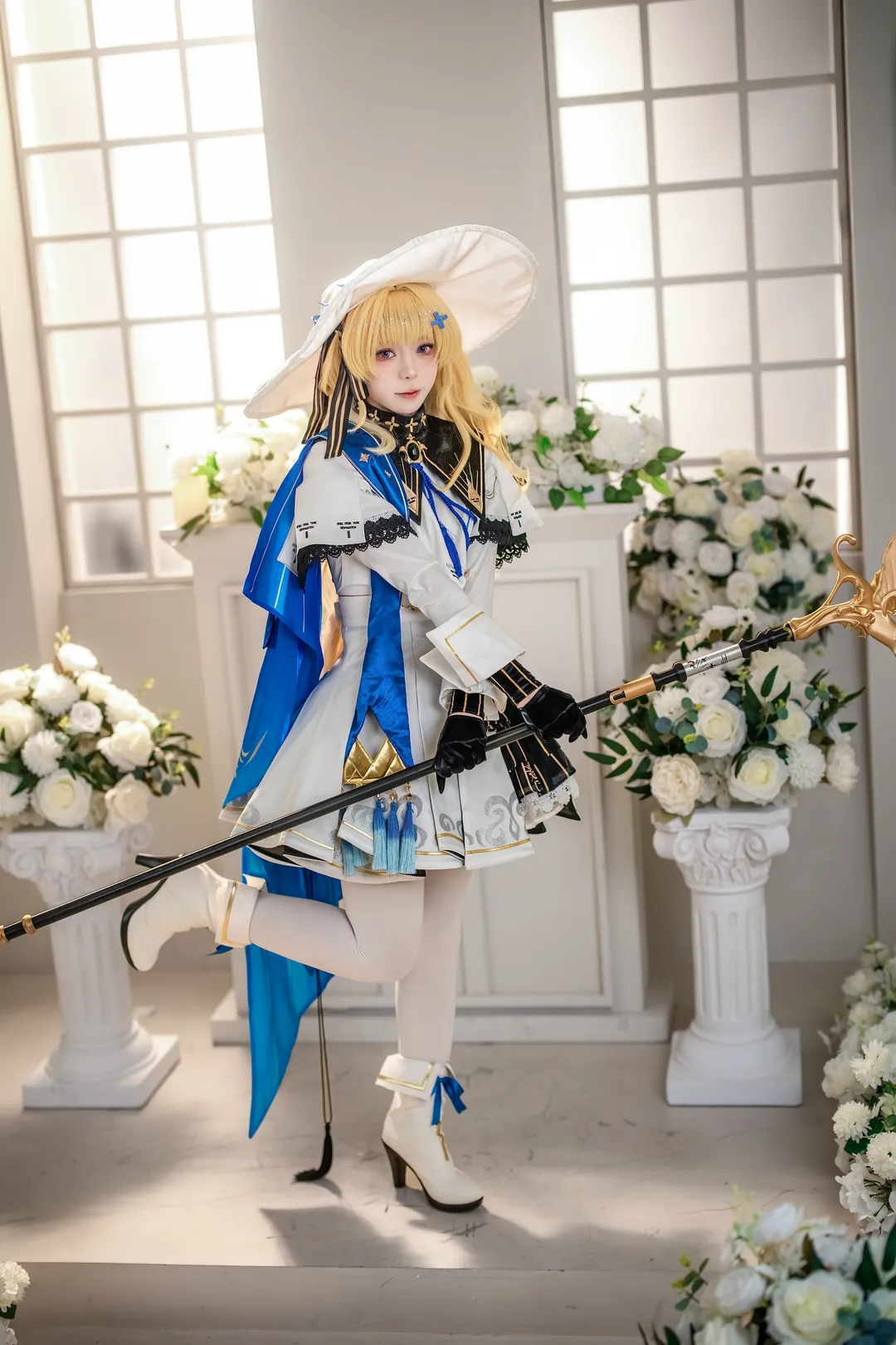 【菲比cos】鸣潮菲比，白蓝金配色与魔法书的优雅碰撞 - 第 9 张