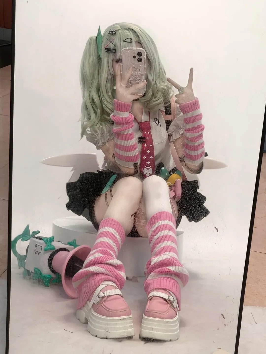 【千夏cos】绝区零的薄荷绿双马尾与粉色腿套造型 - 第 1 张