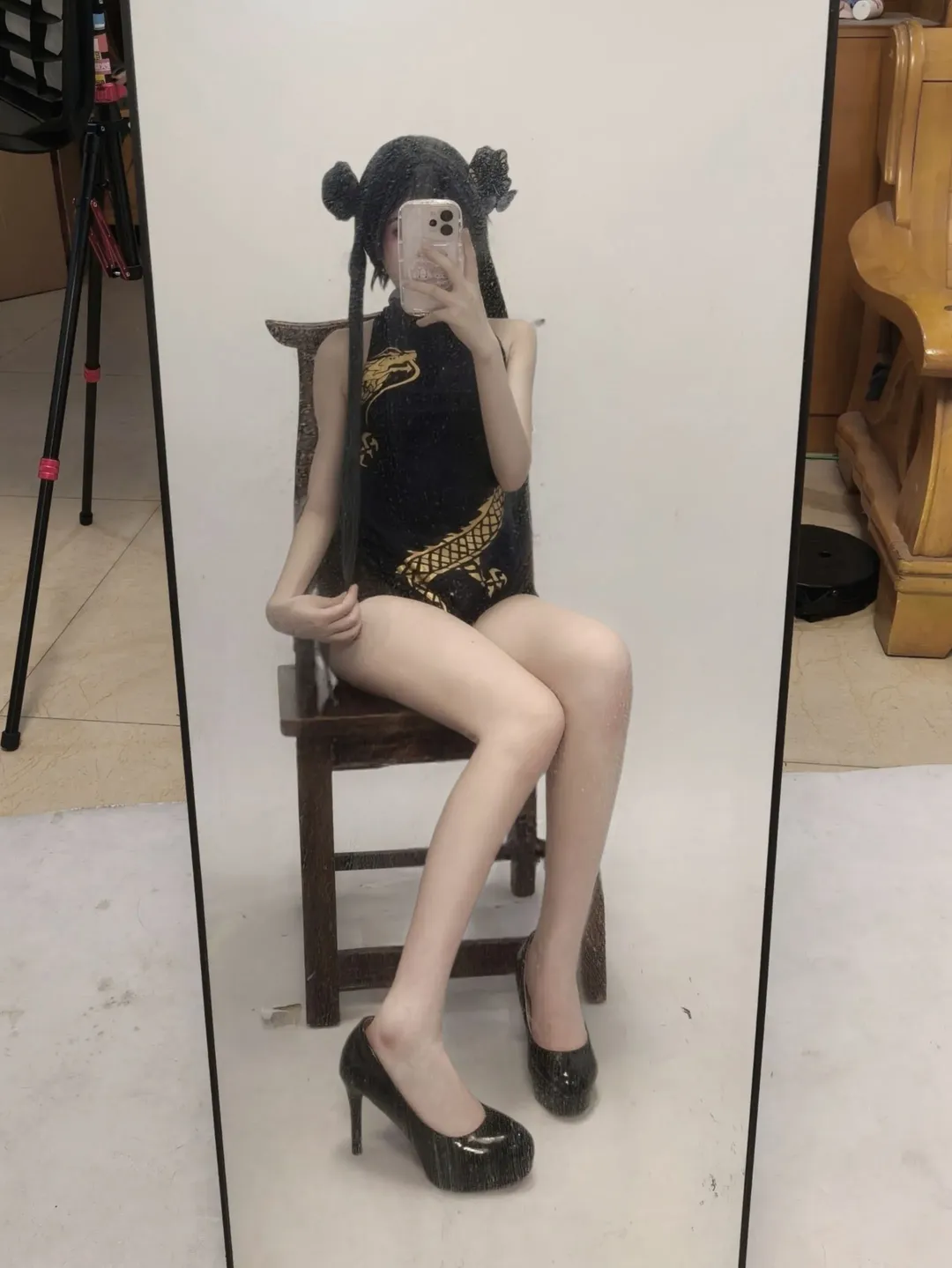 【龙华妃咲cos】碧蓝档案 黑色龙纹旗袍造型展示 - 第 1 张