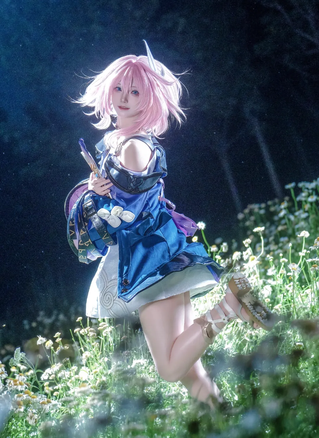 【小昔涟cos】夜晚的雏菊花丛与魔法书页 - 第 1 张