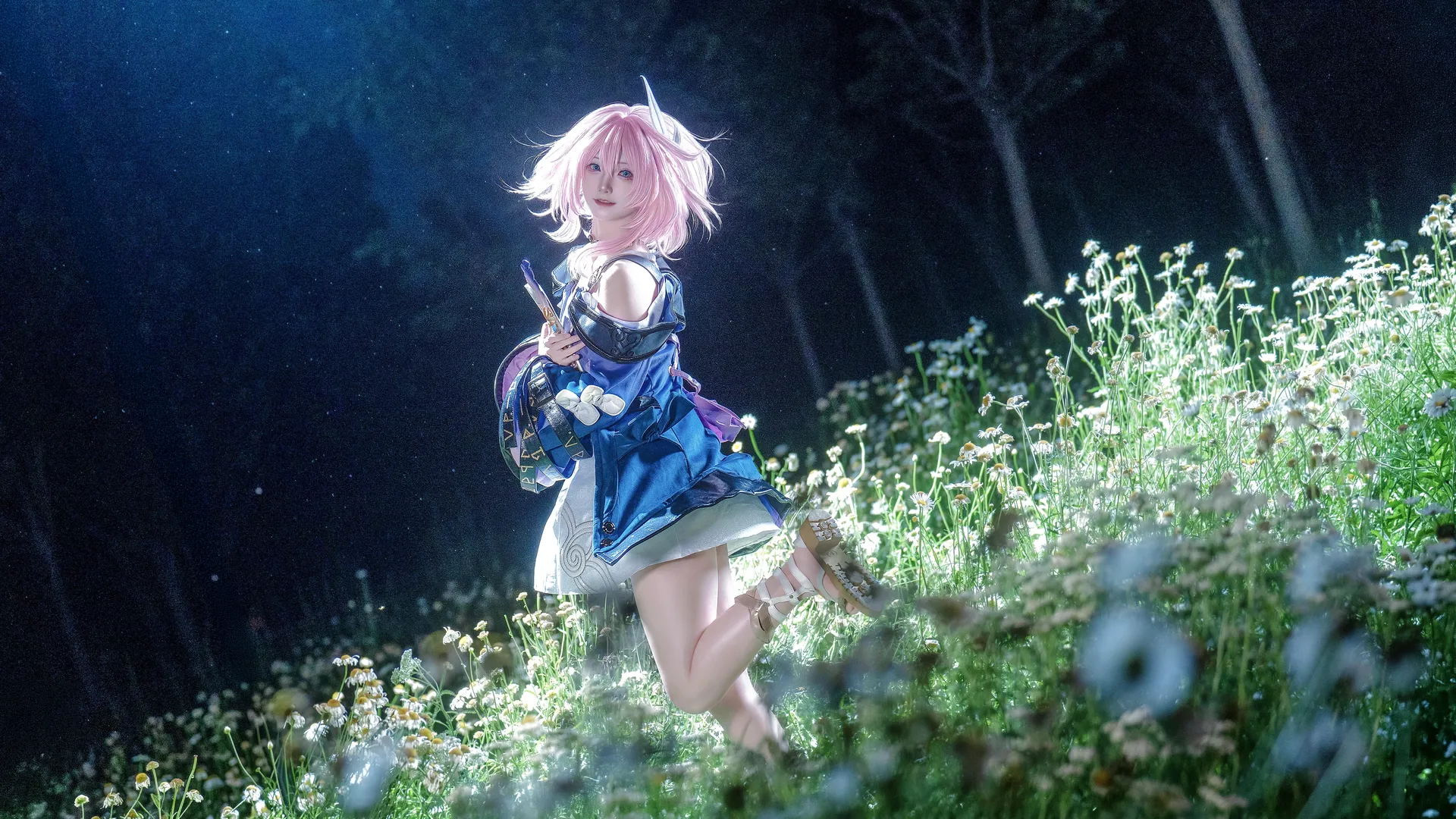 【小昔涟cos】夜晚的雏菊花丛与魔法书页 - 第 2 张