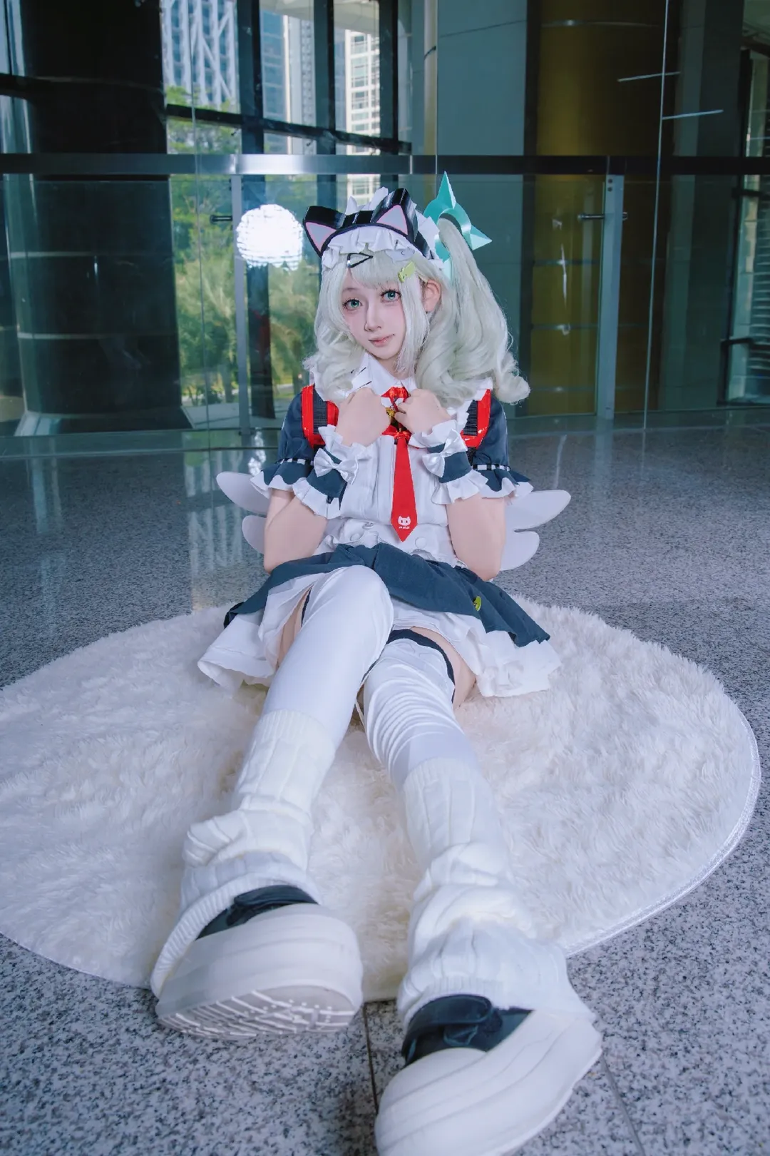 【千夏cos】绝区零的猫耳女仆，玻璃幕墙下的跃动瞬间 - 第 18 张