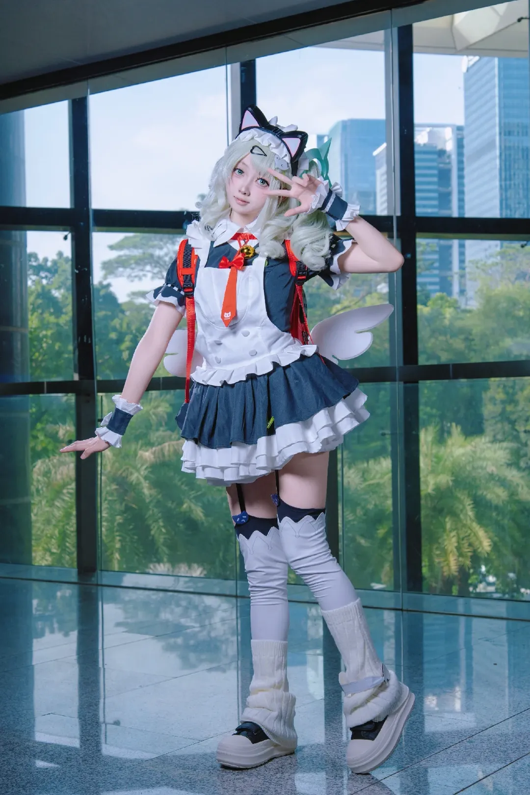 【千夏cos】绝区零的猫耳女仆，玻璃幕墙下的跃动瞬间 - 第 5 张