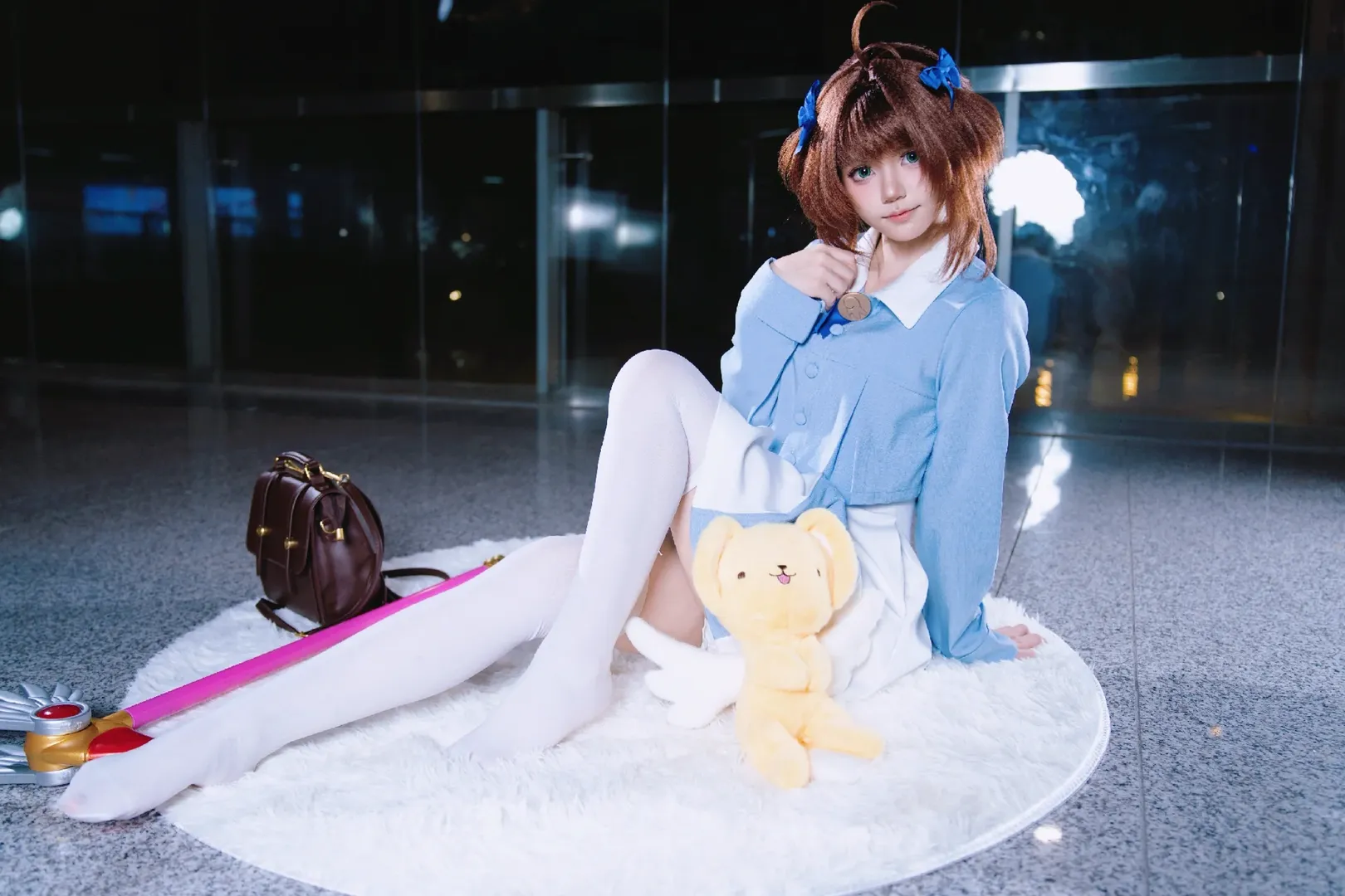 【木之本樱cos】魔卡少女樱夜晚玻璃幕墙的外拍心得 - 第 1 张