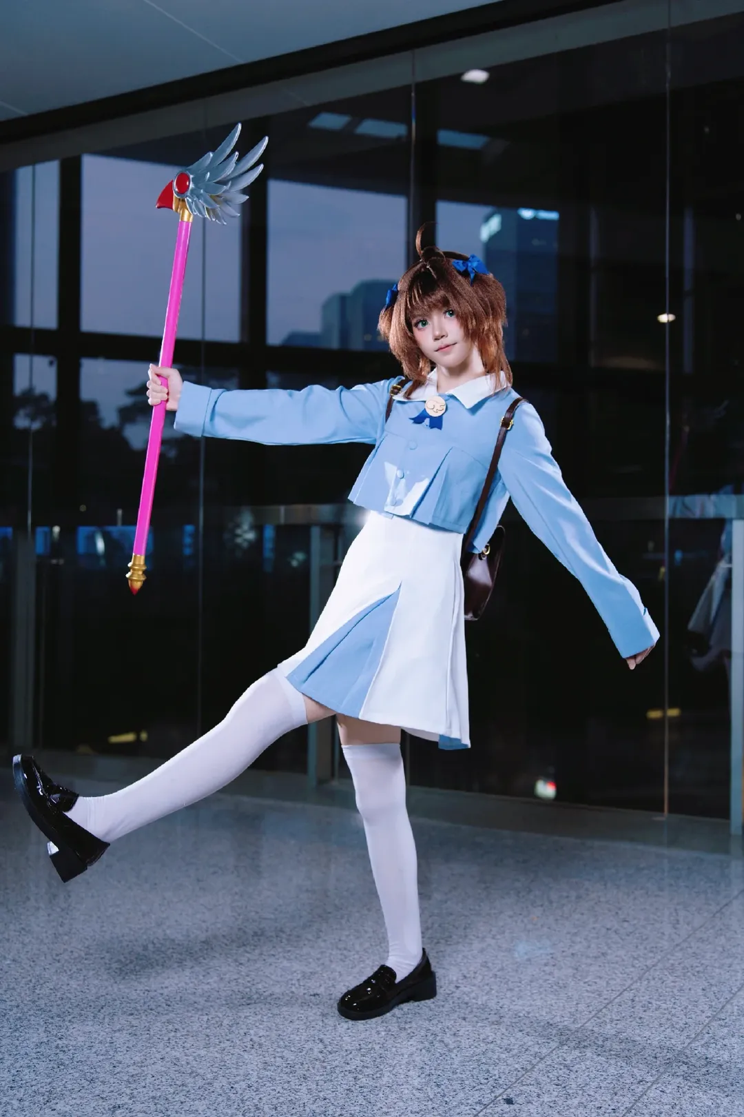【木之本樱cos】魔卡少女樱夜晚玻璃幕墙的外拍心得 - 第 10 张