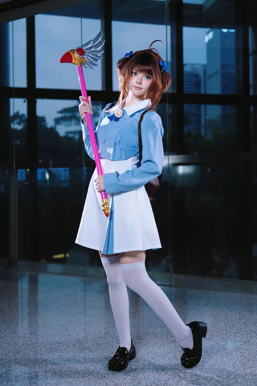 【木之本樱cos】魔卡少女樱夜晚玻璃幕墙的外拍心得 - 第 12 张
