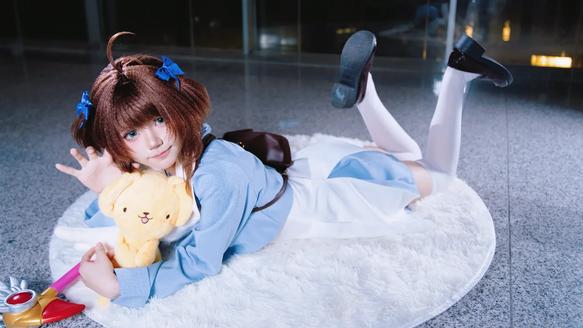 【木之本樱cos】魔卡少女樱夜晚玻璃幕墙的外拍心得 - 第 2 张