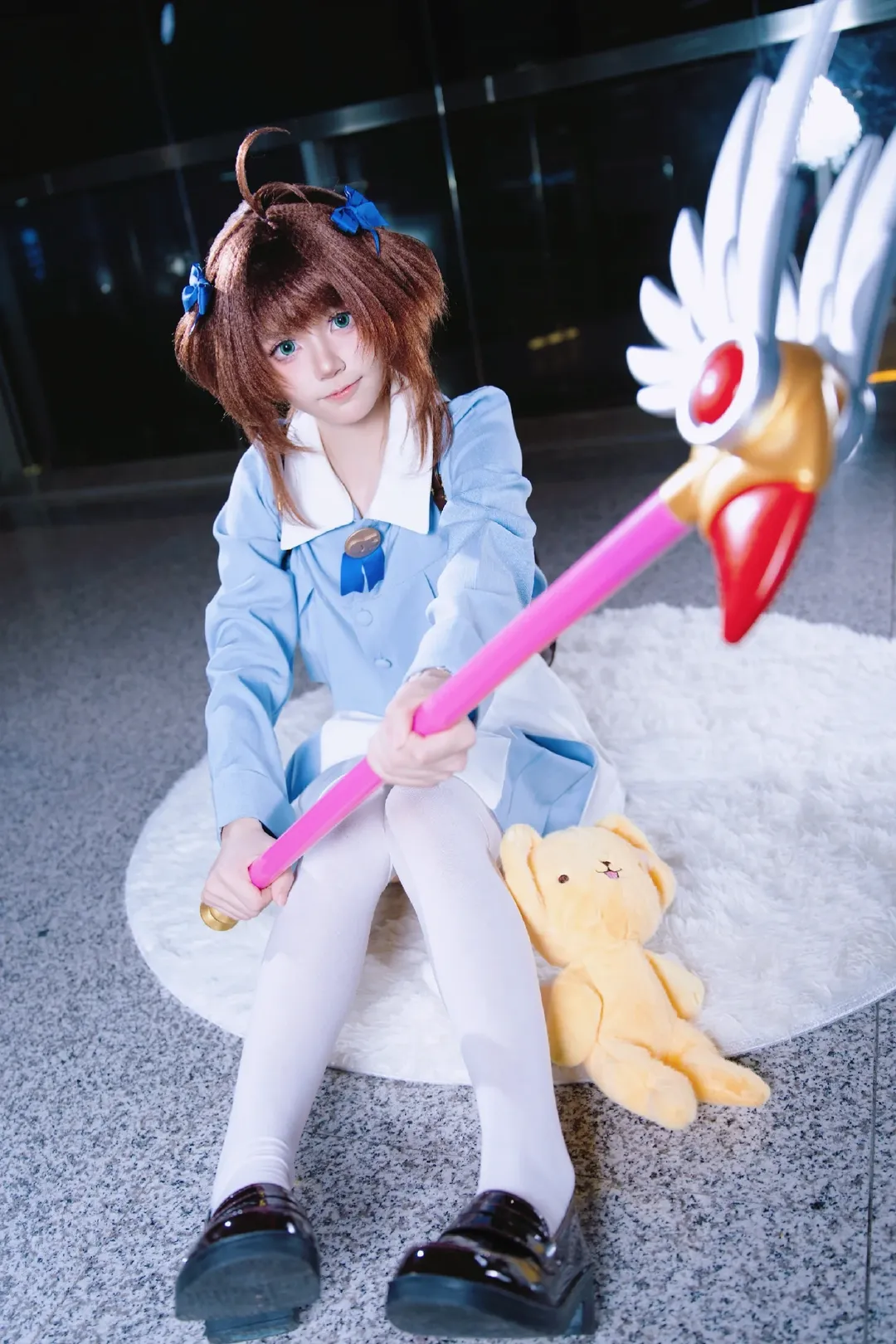 【木之本樱cos】魔卡少女樱夜晚玻璃幕墙的外拍心得 - 第 4 张