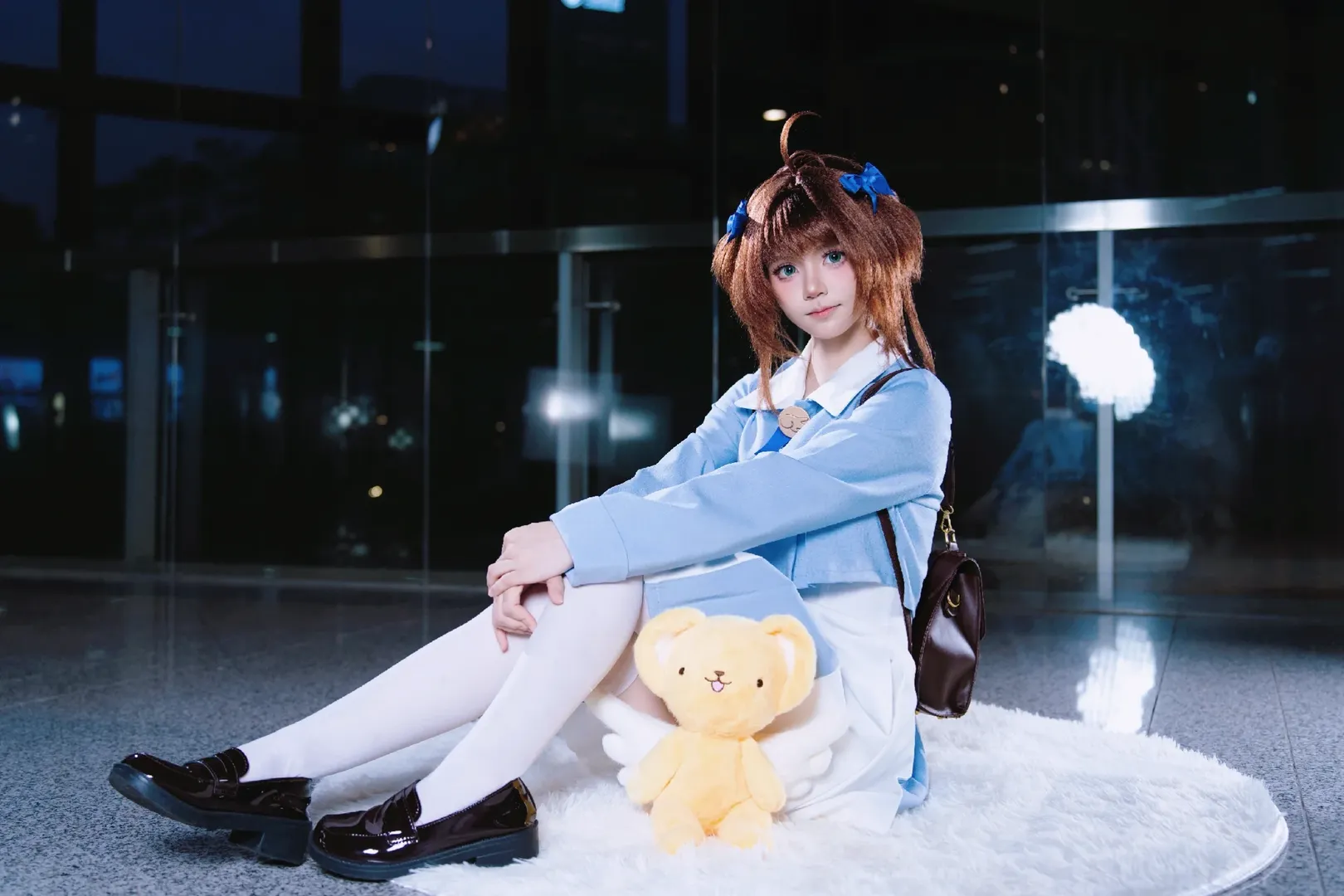 【木之本樱cos】魔卡少女樱夜晚玻璃幕墙的外拍心得 - 第 5 张