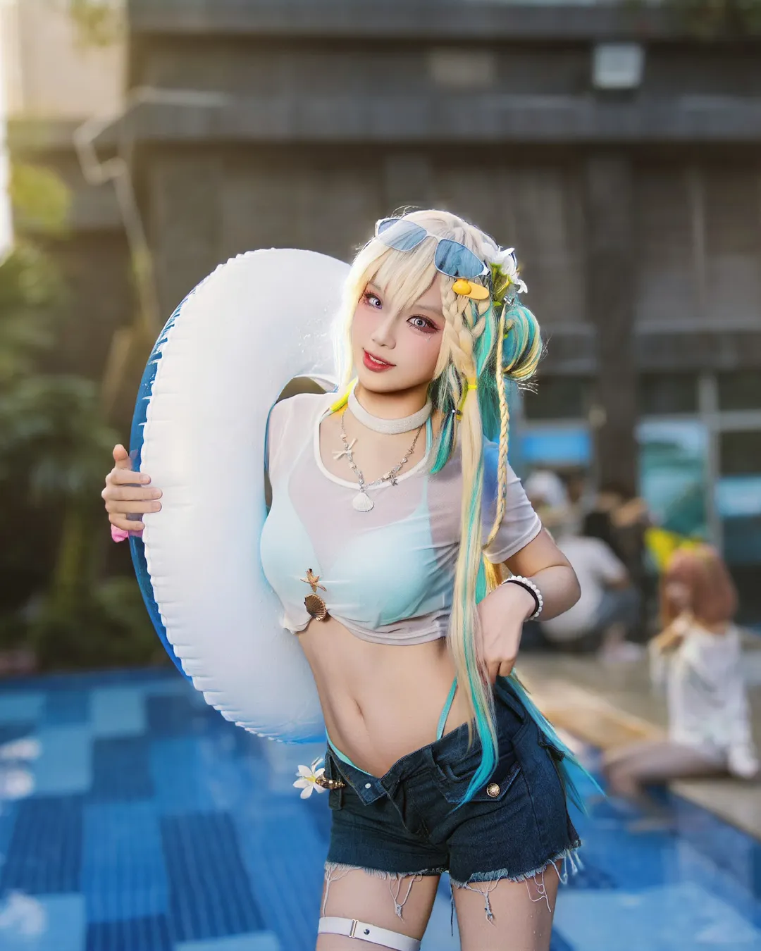 【琳奈cos】鸣潮夏日泳装，一起去泳池吧 - 第 3 张