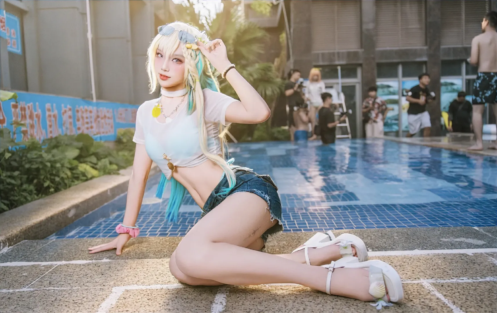【琳奈cos】鸣潮夏日泳装，一起去泳池吧 - 第 5 张