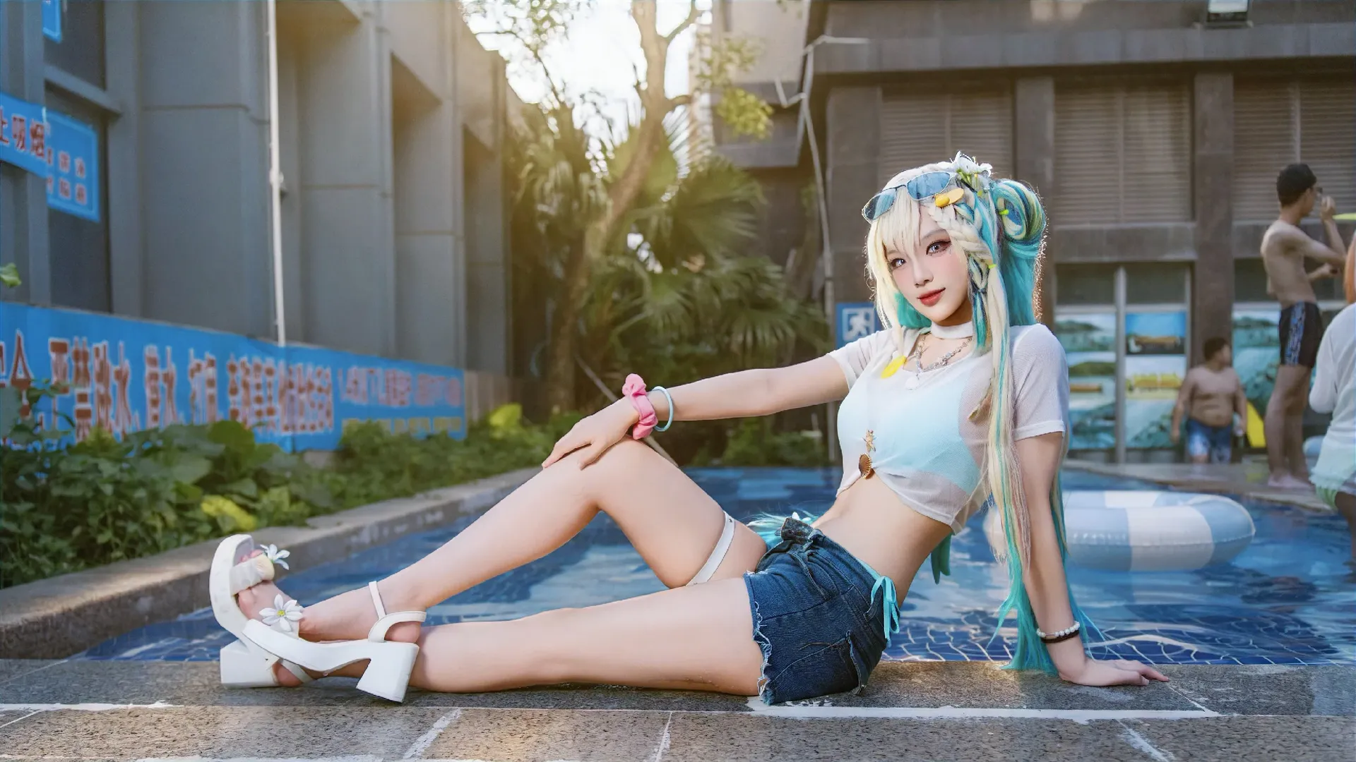 【琳奈cos】鸣潮夏日泳装，一起去泳池吧 - 第 6 张