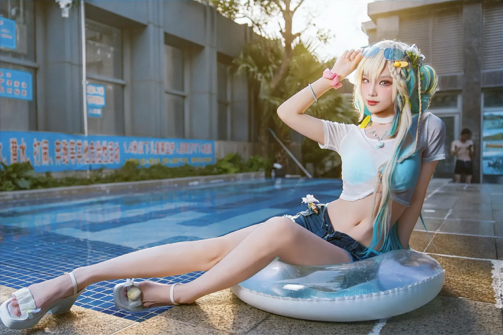【琳奈cos】鸣潮夏日泳装，一起去泳池吧 - 第 8 张