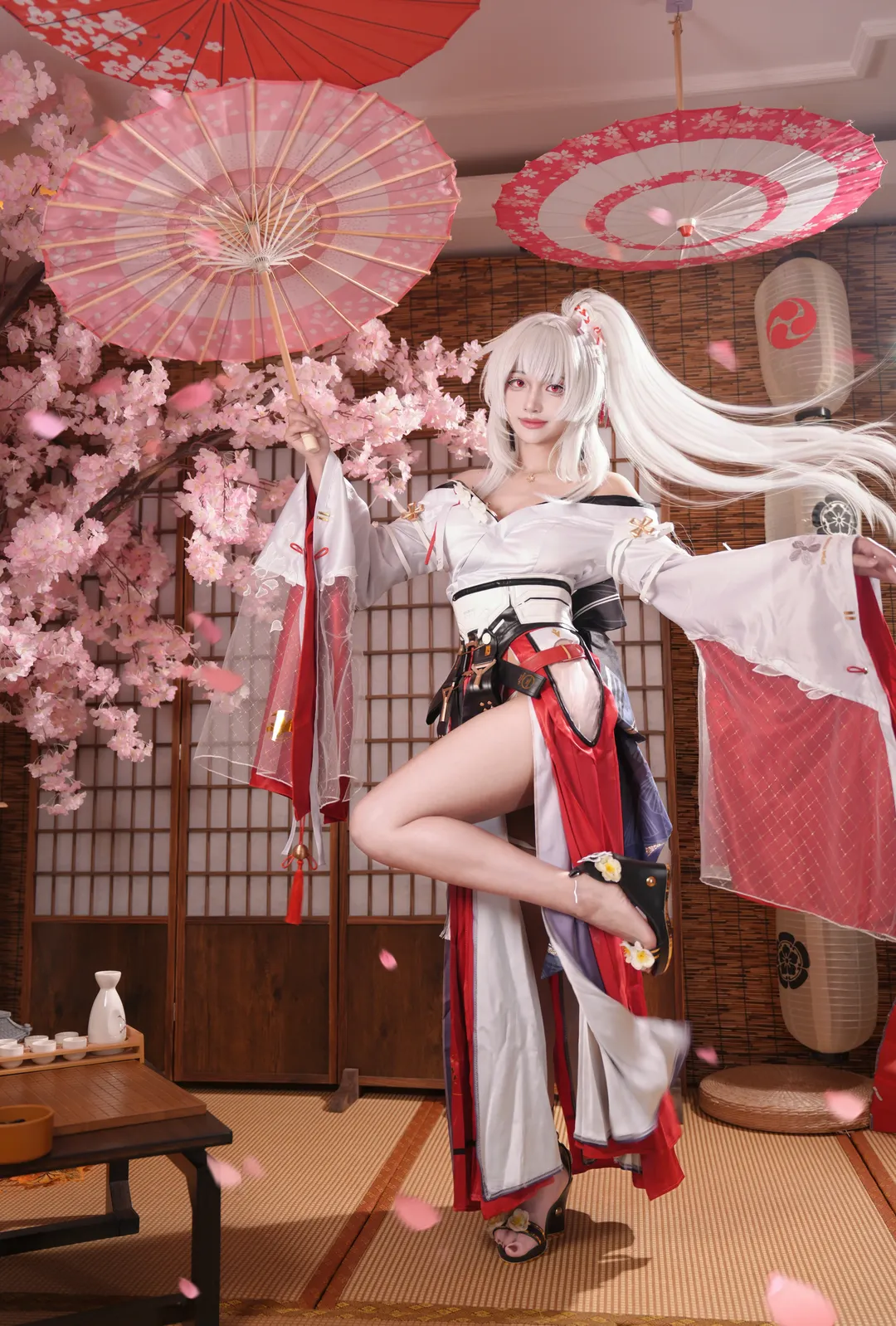 【绯雪cos】鸣潮里的灼樱巫女，清冷与艳丽的交织 - 第 5 张