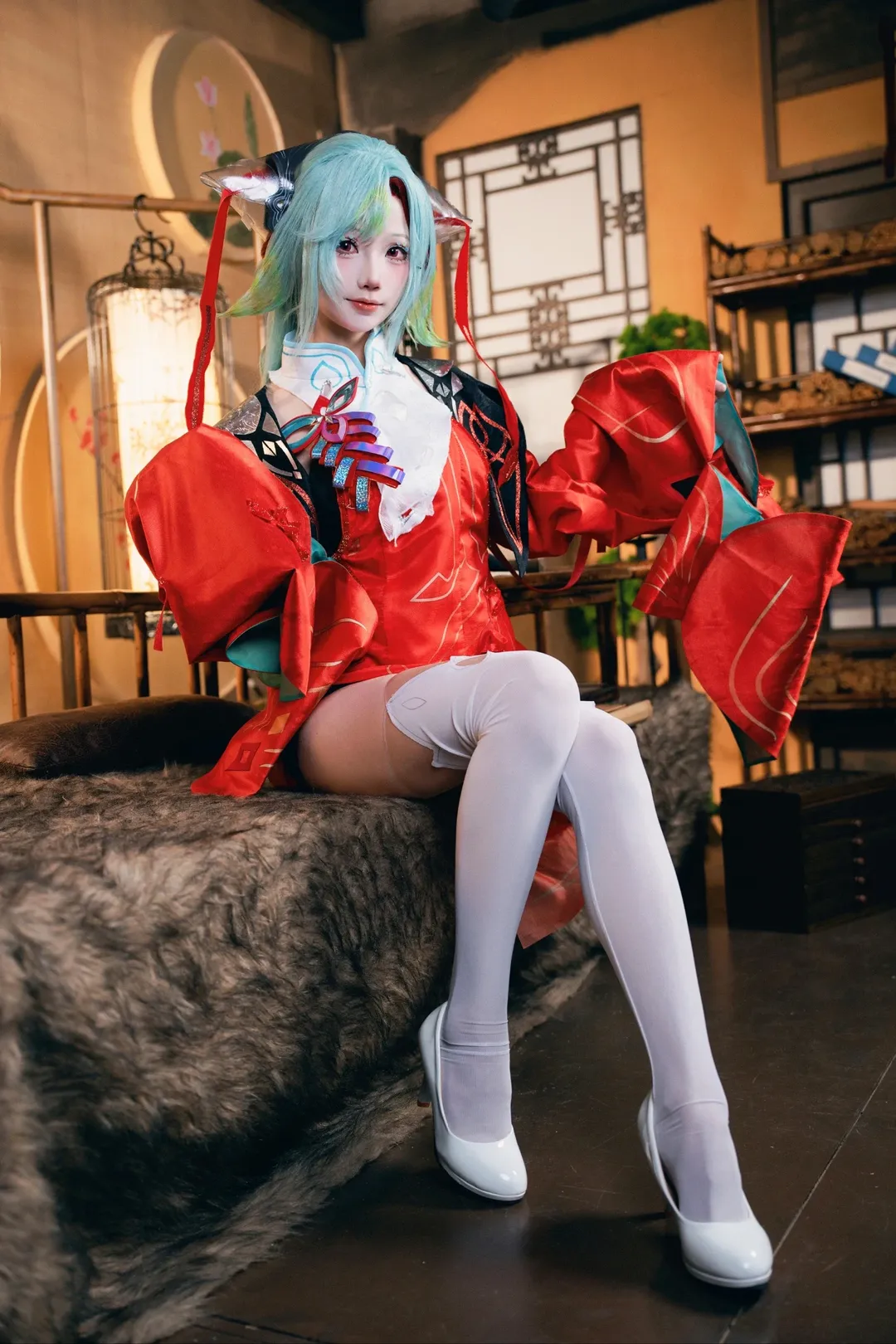 【少司缘cos】王者荣耀红袍白丝，古风书房里的奇幻氛围 - 第 1 张