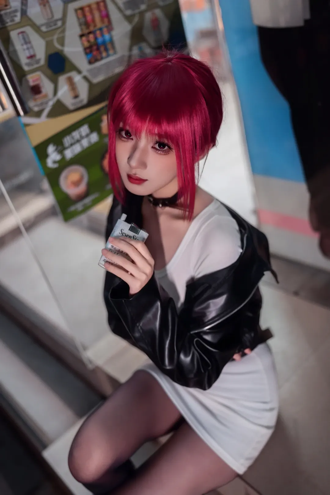【田山小姐cos】夜色街頭裡的呑雲吐霧，這身皮衣配短裙太有感覺了 - 第 1 張