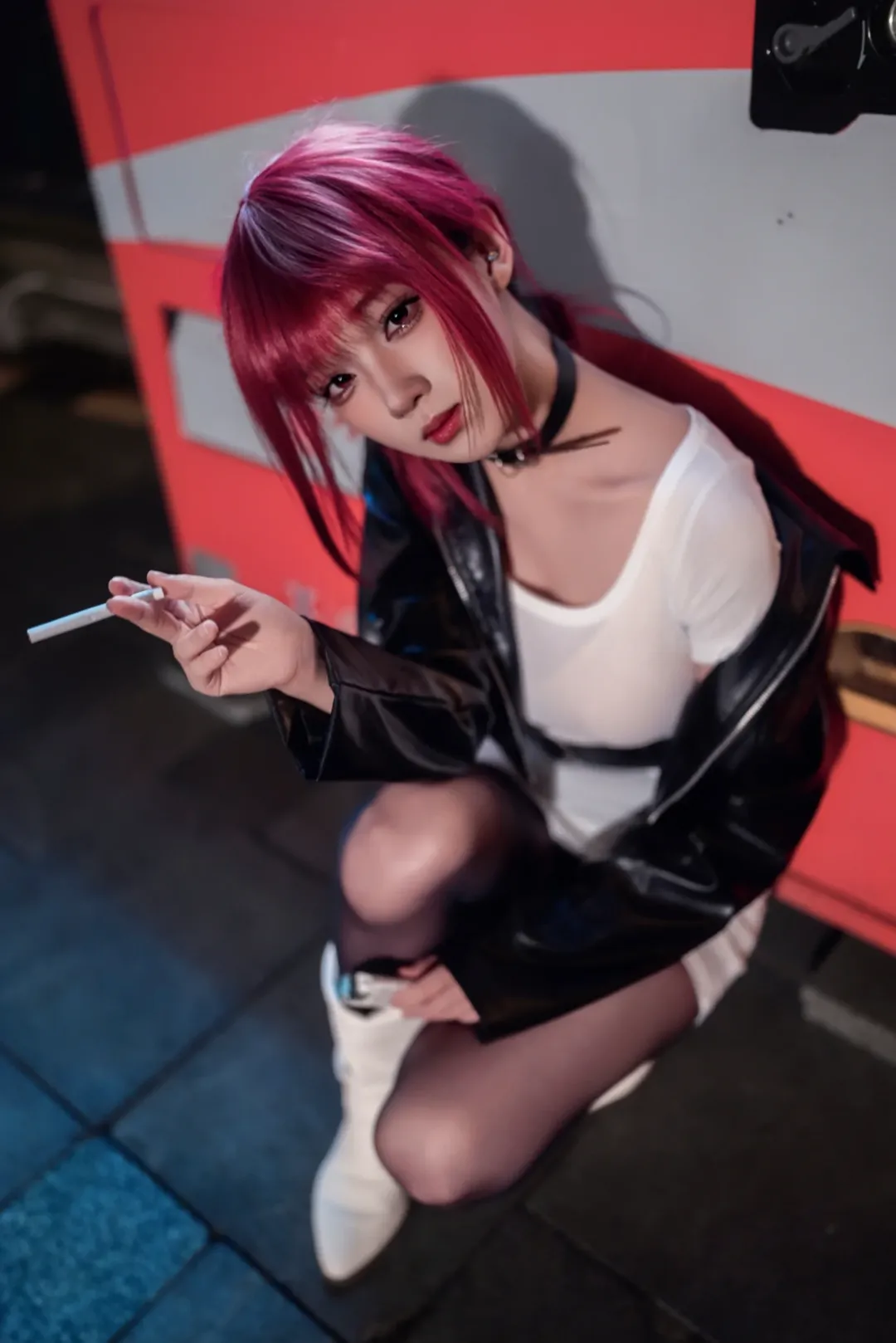 【田山小姐cos】夜色街頭裡的呑雲吐霧，這身皮衣配短裙太有感覺了 - 第 13 張