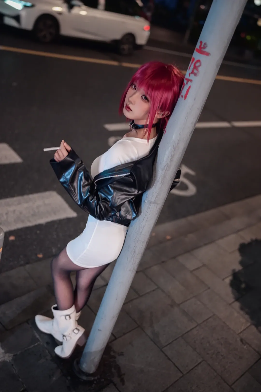 【田山小姐cos】夜色街頭裡的呑雲吐霧，這身皮衣配短裙太有感覺了 - 第 7 張
