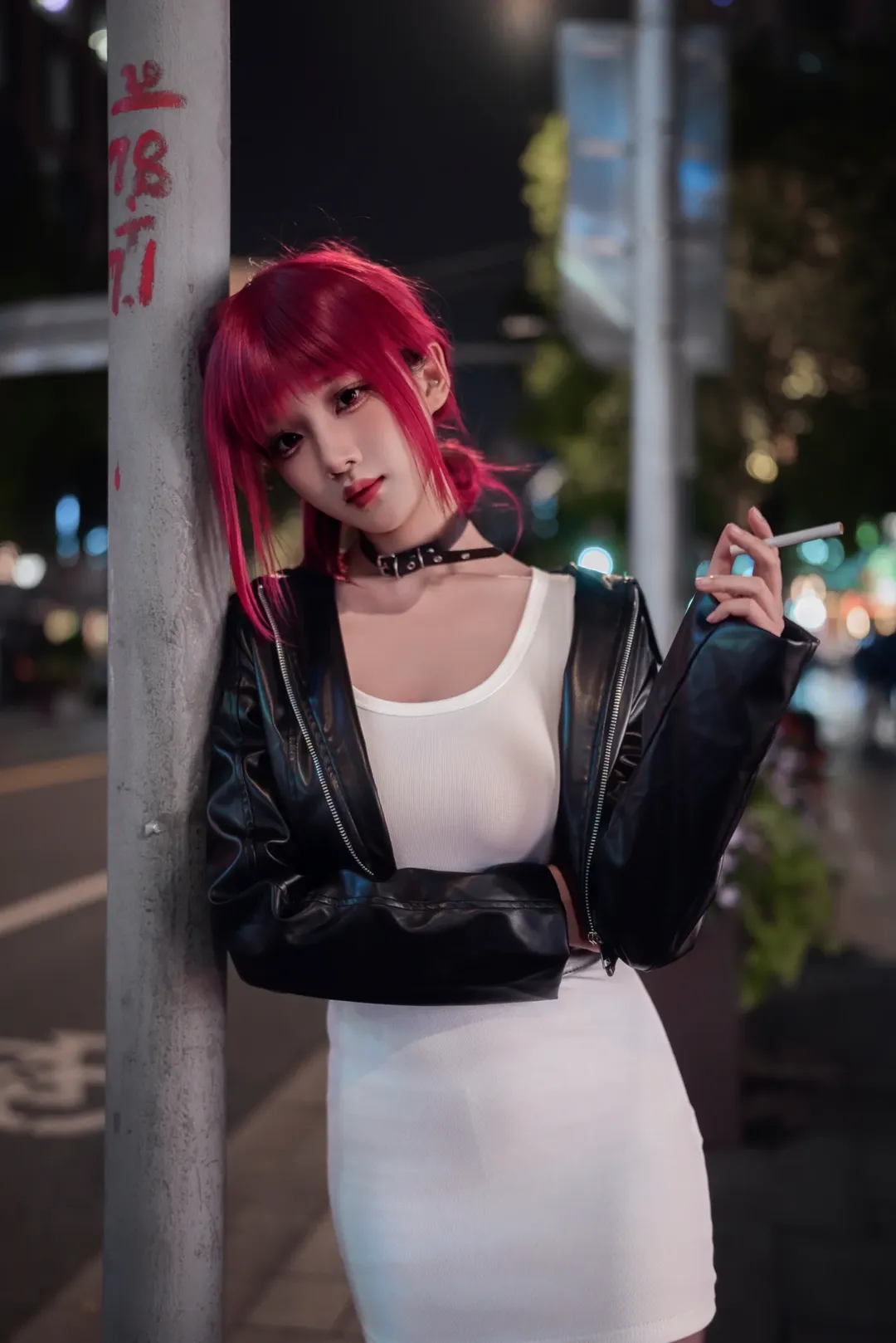 【田山小姐cos】夜色街頭裡的呑雲吐霧，這身皮衣配短裙太有感覺了 - 第 8 張