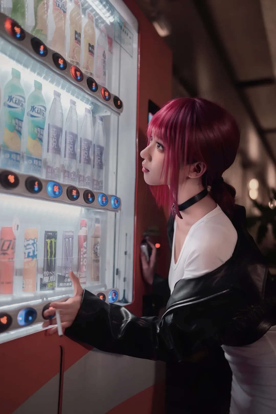 【田山小姐cos】夜色街頭裡的呑雲吐霧，這身皮衣配短裙太有感覺了 - 第 9 張