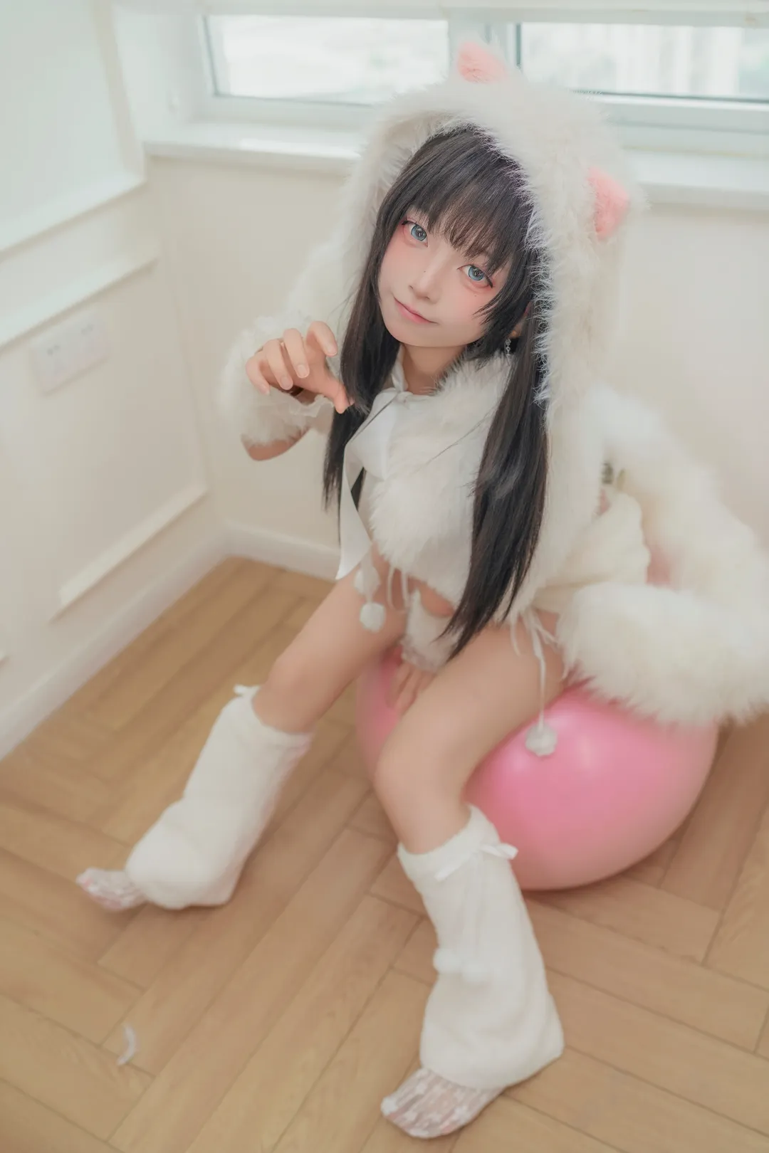 這套毛絨貓娘裝和瑜伽球的搭配太出片了 - 第 14 張