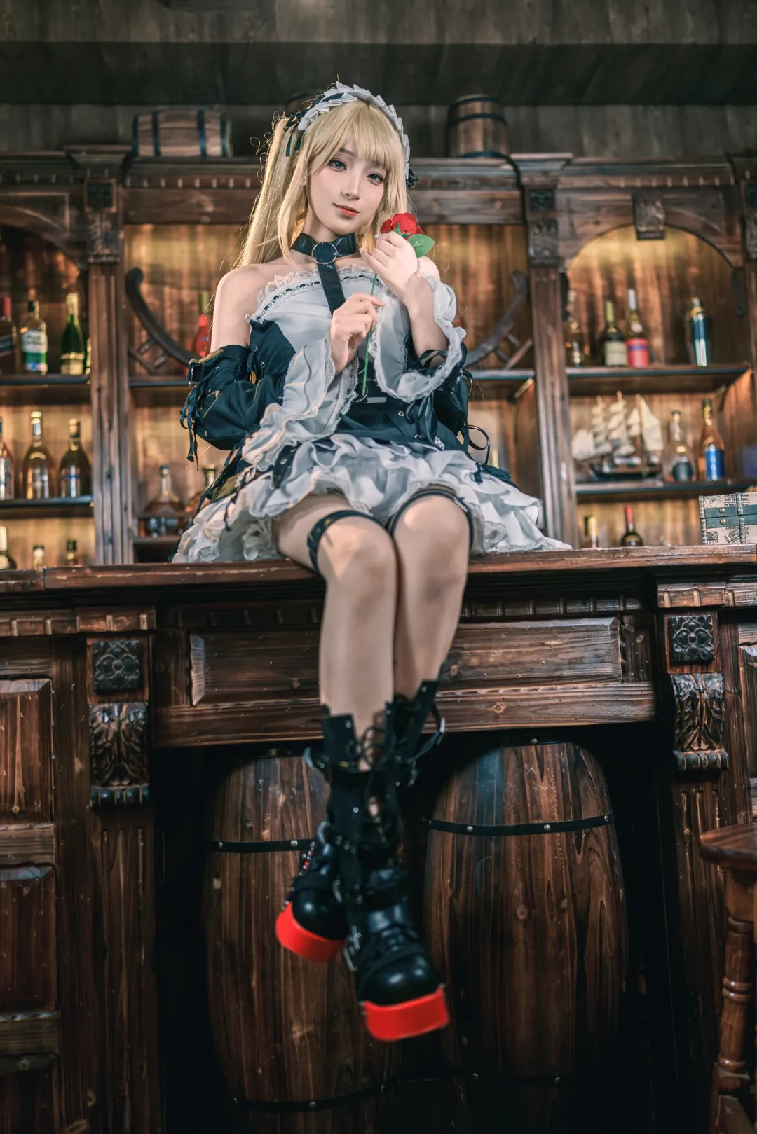 【玛莉萝丝cos】生与死的甜美女仆，复古酒吧里的神秘魅影 - 第 11 张