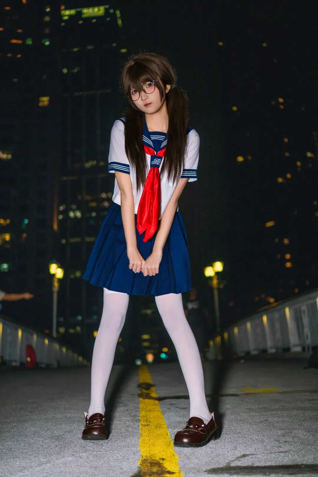 夜拍水手服，白丝眼镜娘的校供感随拍 - 第 13 张