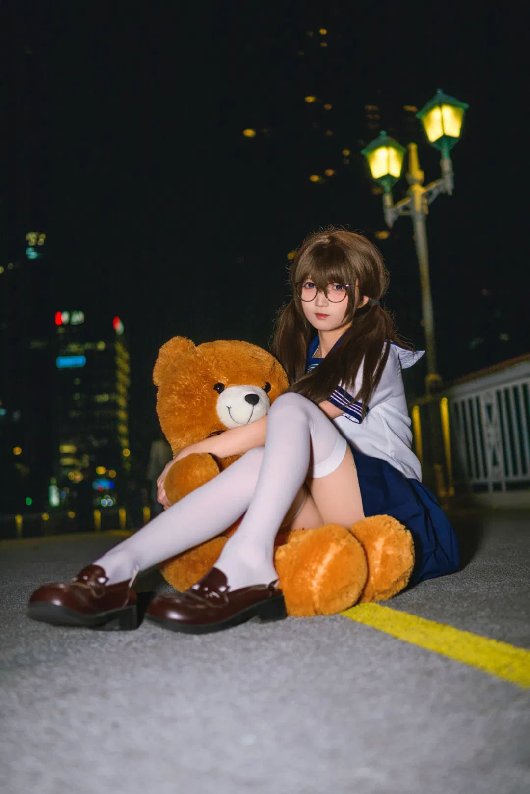 夜拍水手服，白丝眼镜娘的校供感随拍 - 第 18 张