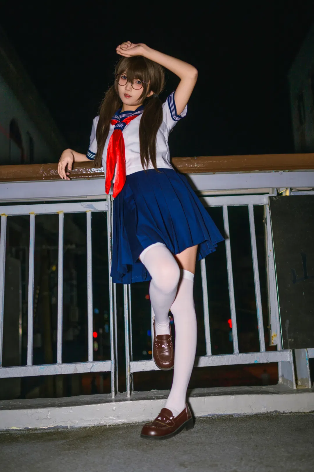 夜拍水手服，白丝眼镜娘的校供感随拍 - 第 2 张