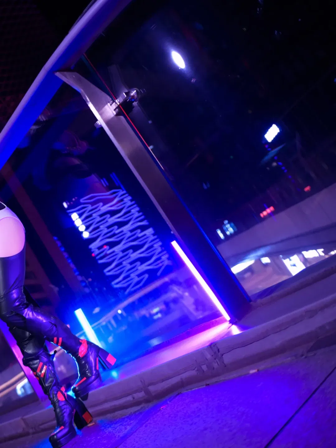 【露西cos】赛博朋克2077天台夜影，霓虹下的赛博浪漫 - 第 2 张