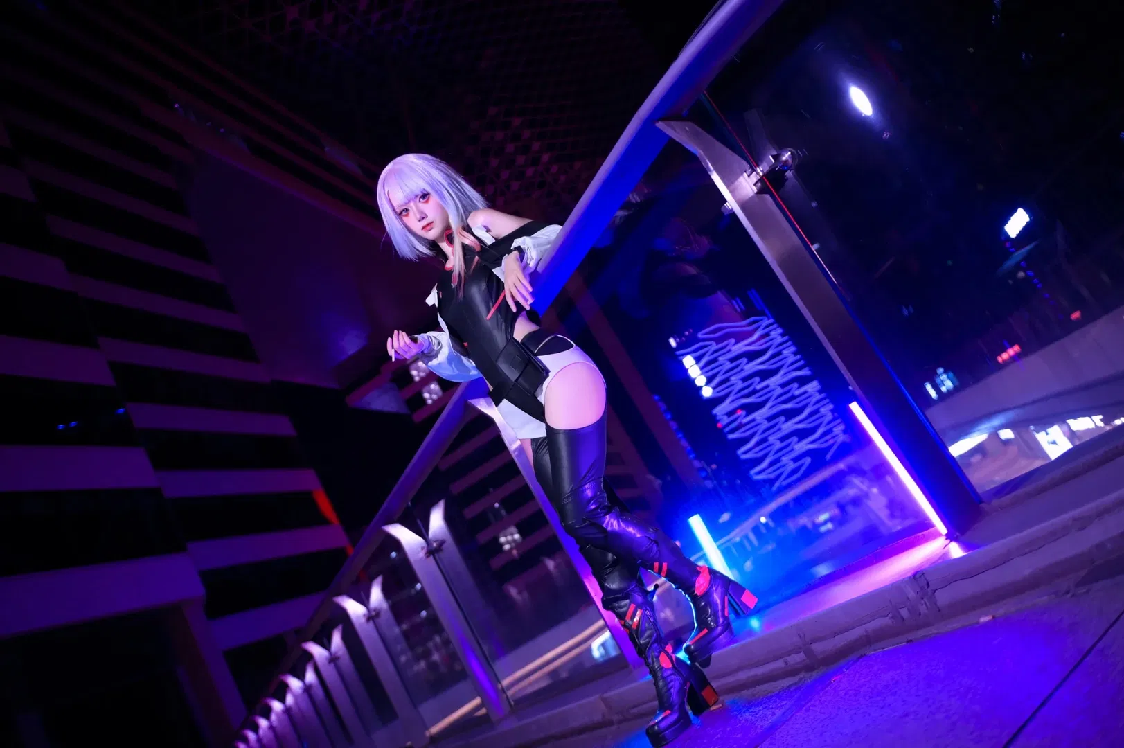【露西cos】赛博朋克2077天台夜影，霓虹下的赛博浪漫 - 第 3 张