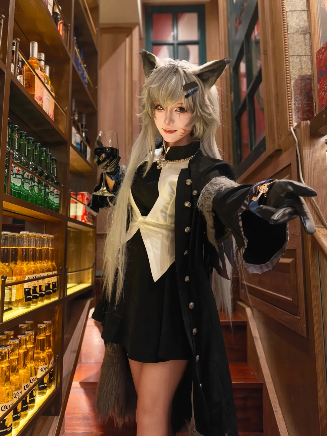 【拉普兰德cos】明日方舟典雅噩兆的酒吧夜游 - 第 3 张