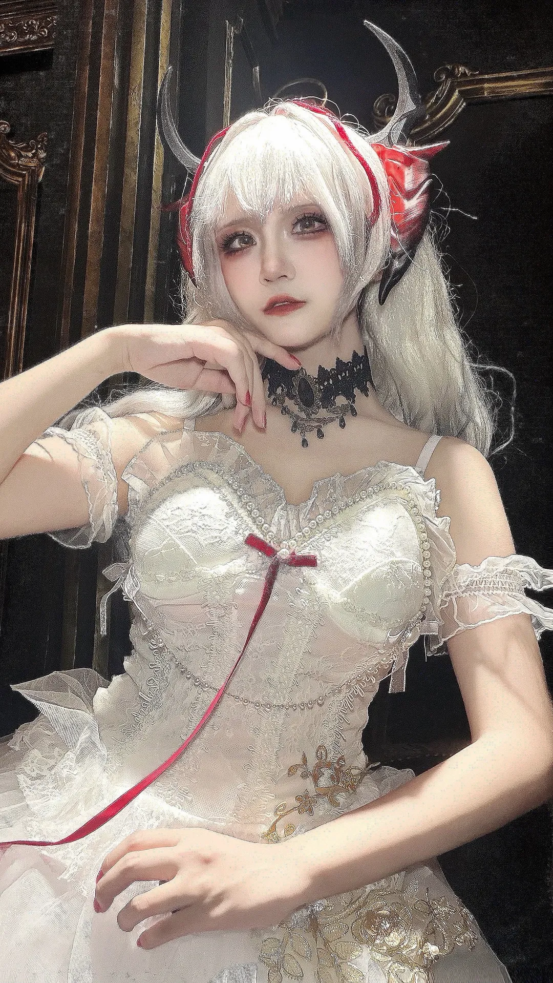 明日方舟Wcos 白色蕾絲洋裝與冷豔妝造 - 第 1 張