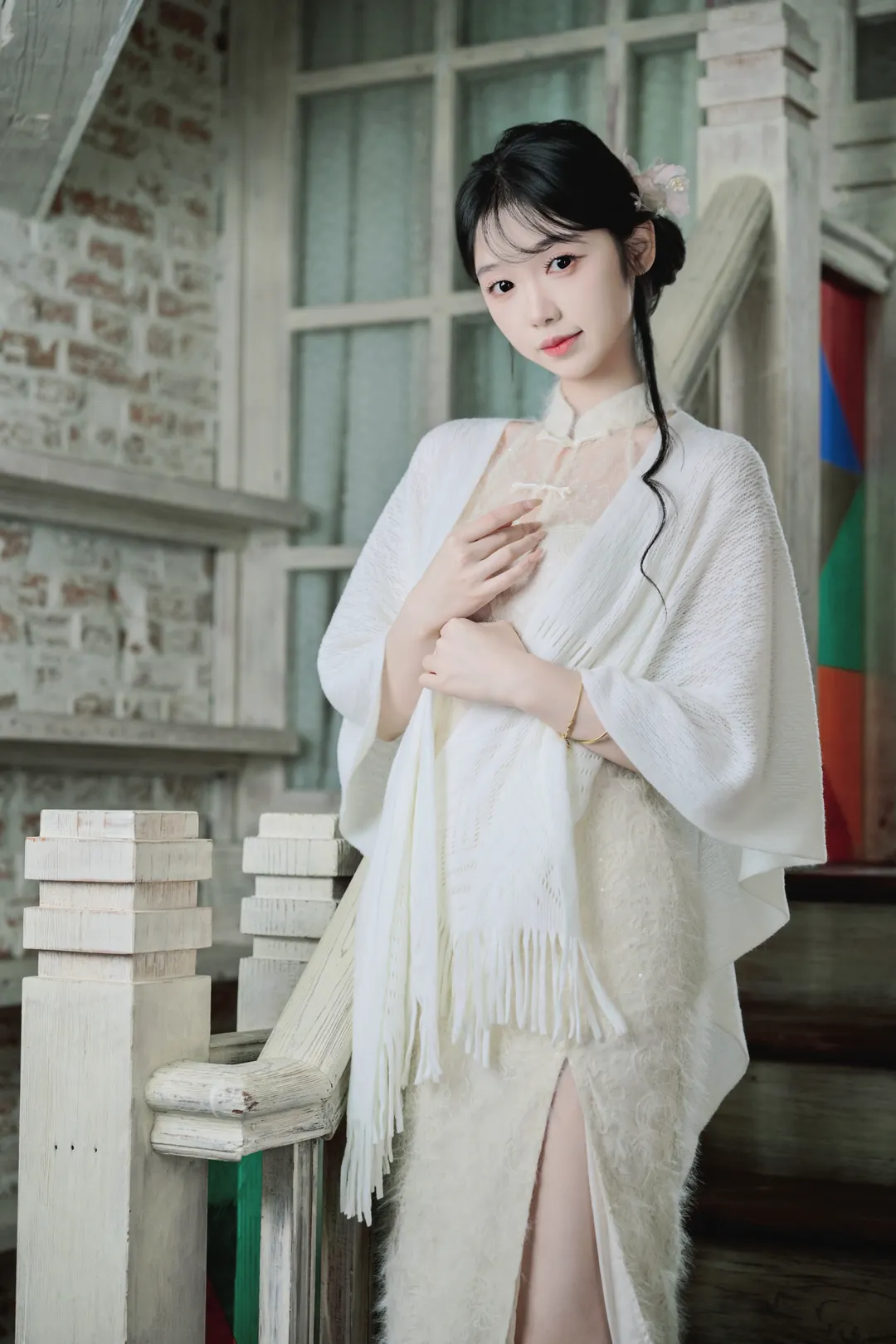 旧砖墙与白裙，这组中式复古风人像拍摄手记 - 第 1 张
