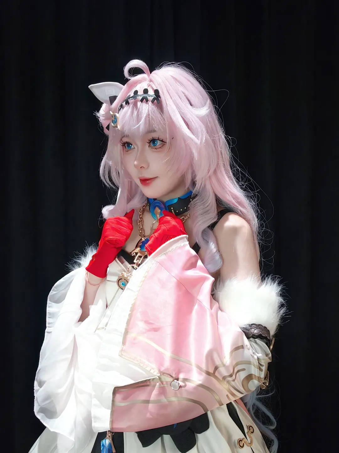 【達妮婭cos】鳴潮達妮婭的粉藍漸變髮色與白裙造型分享 - 第 3 張