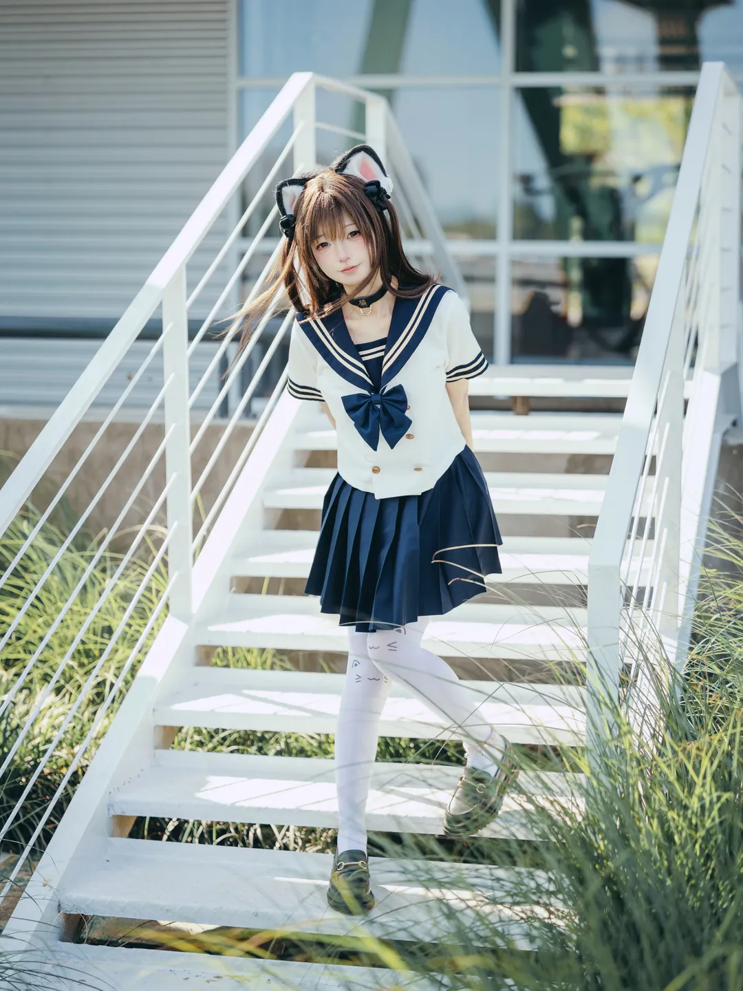 徐汇滨江的楼梯光影与JK制服，江边微风正好 - 第 1 张