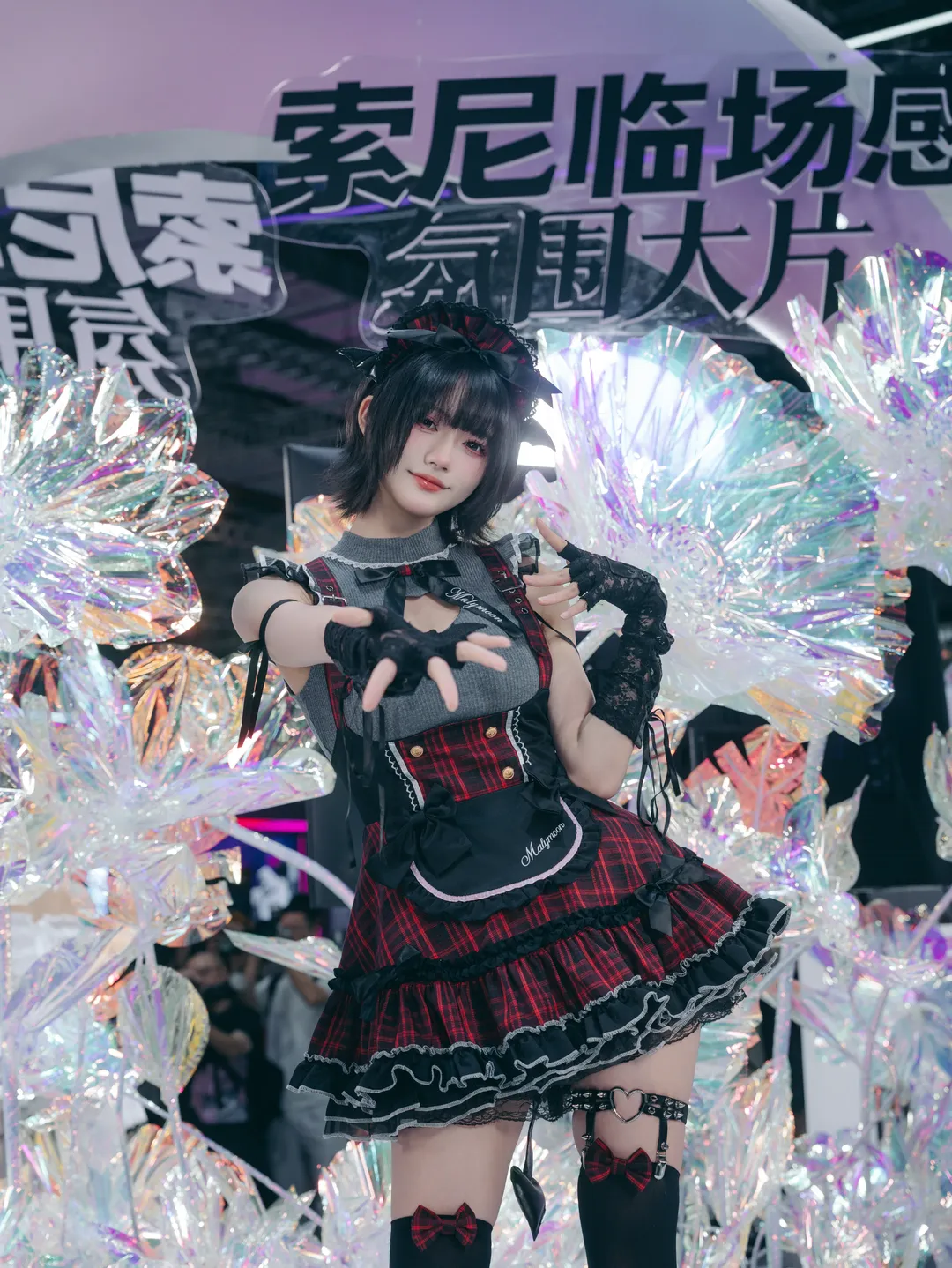 漫展索尼展台的黑红裙黑丝搭配太出片了 - 第 11 张
