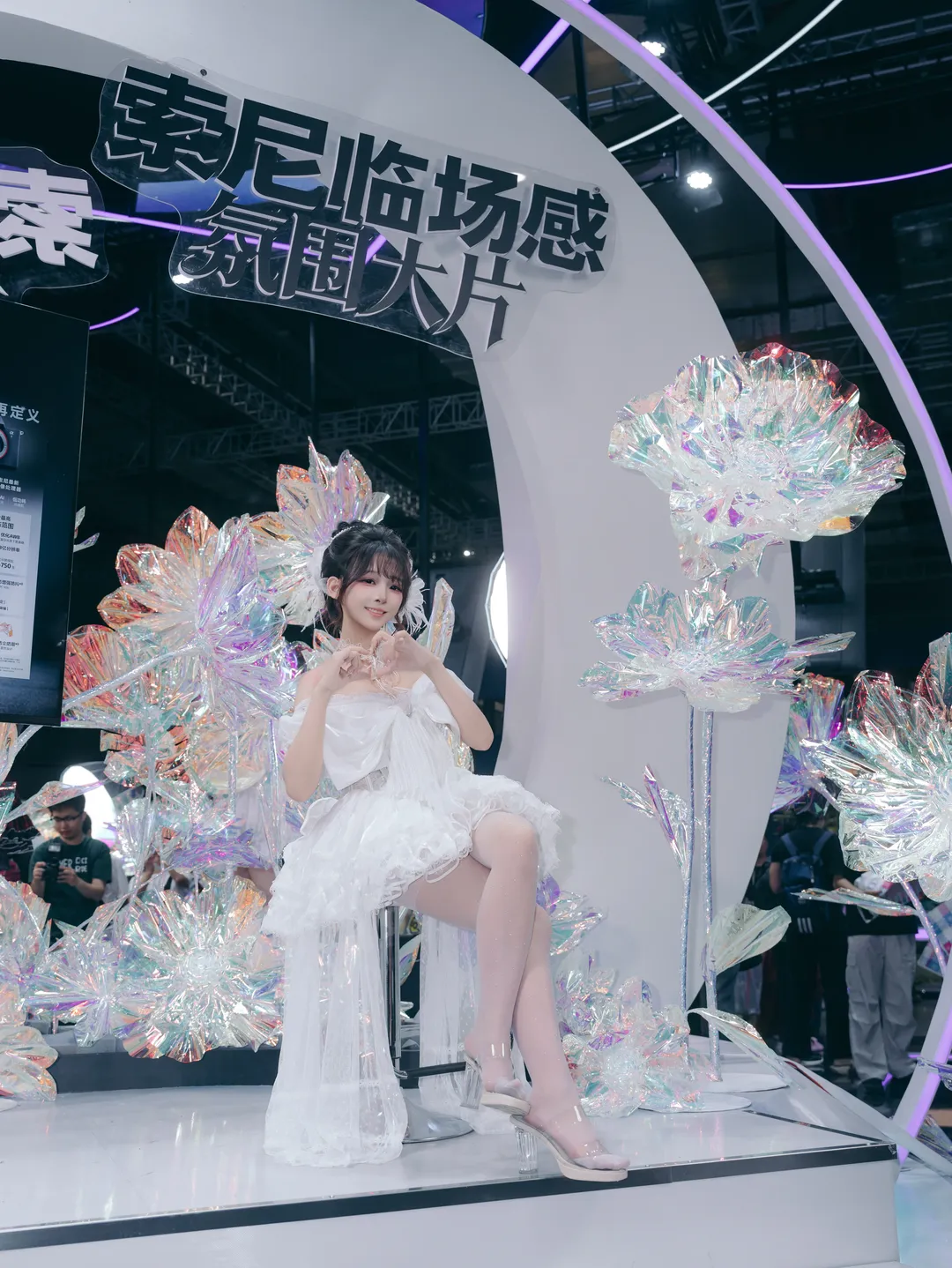 漫展索尼展台的黑红裙黑丝搭配太出片了 - 第 12 张